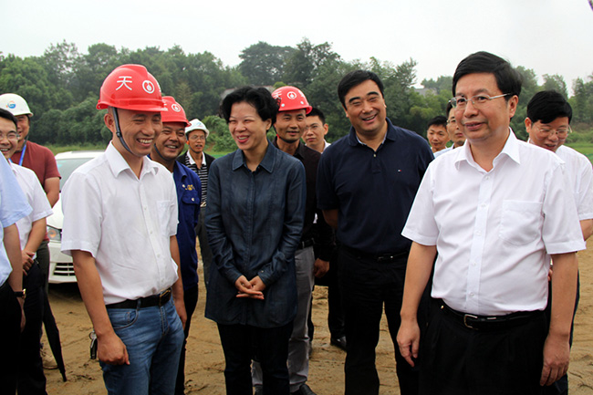 市領導張迎春、夏建平、劉明理等參加調(diào)研，望城區(qū)領導孔玉成、鄒特等陪同調(diào)研